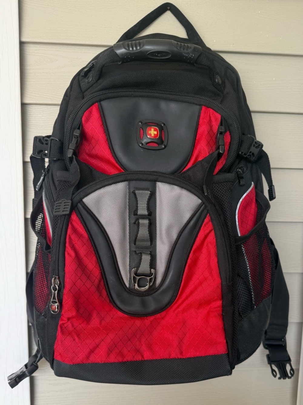 SwissGear Maxxum Heavy Duty Backpack School Hiking 16" Laptop Pocket Carry-On
